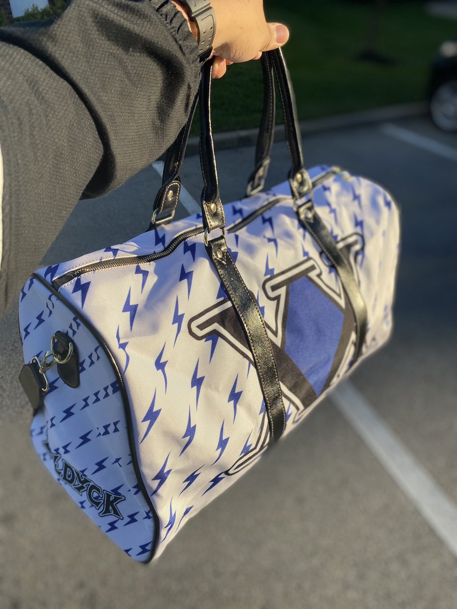 theotakuacademy's tweet photo. Sneak peak at a (possible) drop for this winter. Inspired by Killua from Hunter x Hunter. If you like, give a like and a retweet 😎 https://t.co/yWK81j2mvp