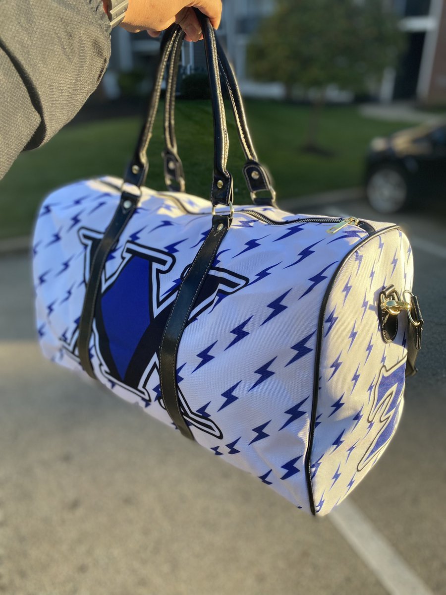 theotakuacademy's tweet photo. Sneak peak at a (possible) drop for this winter. Inspired by Killua from Hunter x Hunter. If you like, give a like and a retweet 😎 https://t.co/yWK81j2mvp