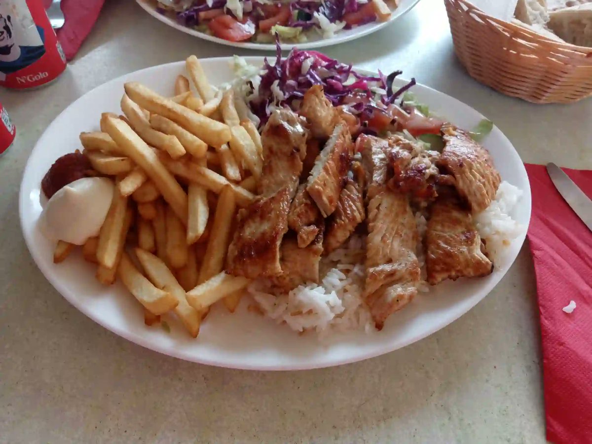 AlaaSafsaf1's tweet photo. ❤️❤️😍😍😍😍❤️😍 Bonne journée avec amis 😋😋😋 https://t.co/7UOtuyY8nP