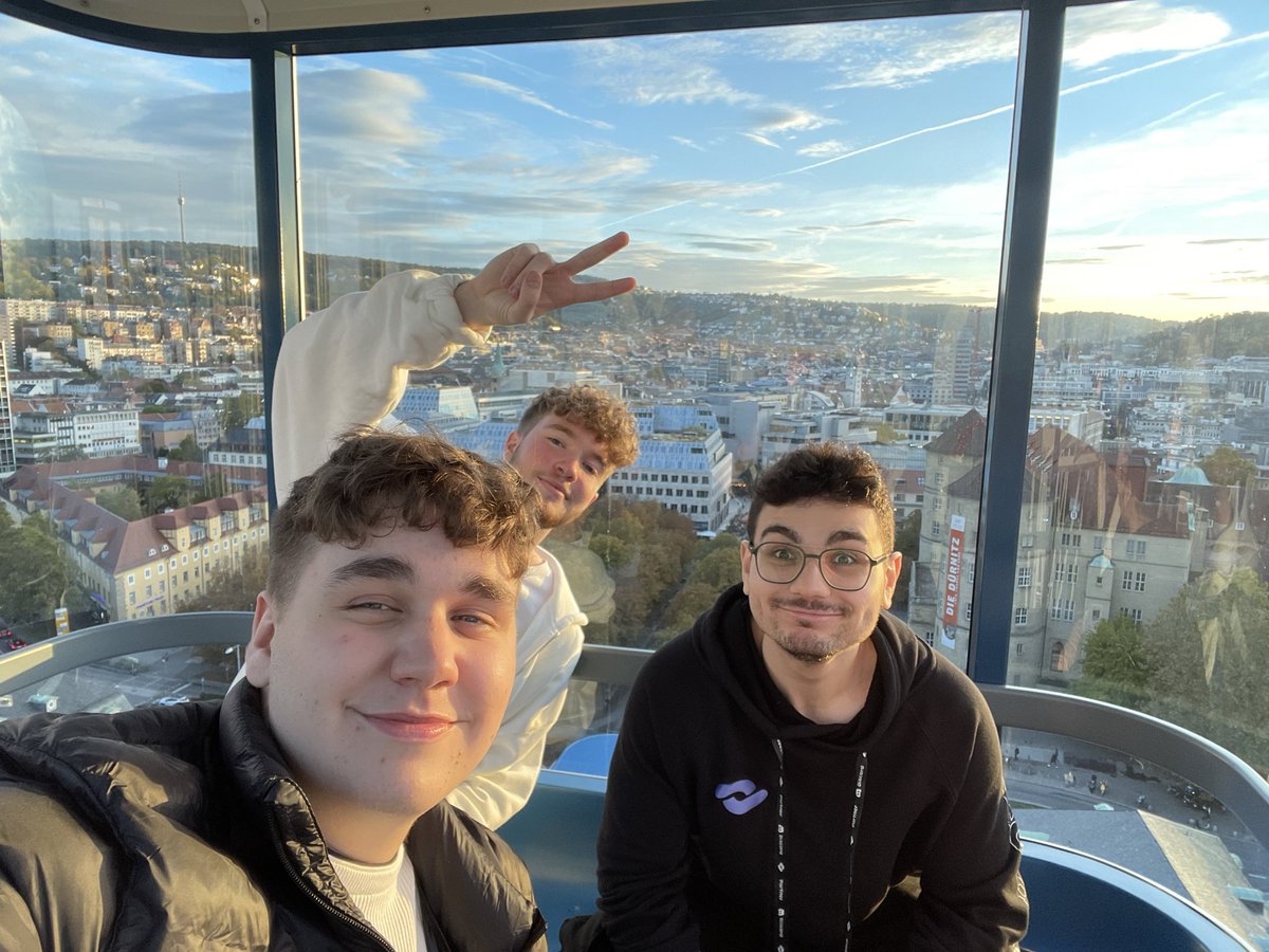 JulianCoM tweet media