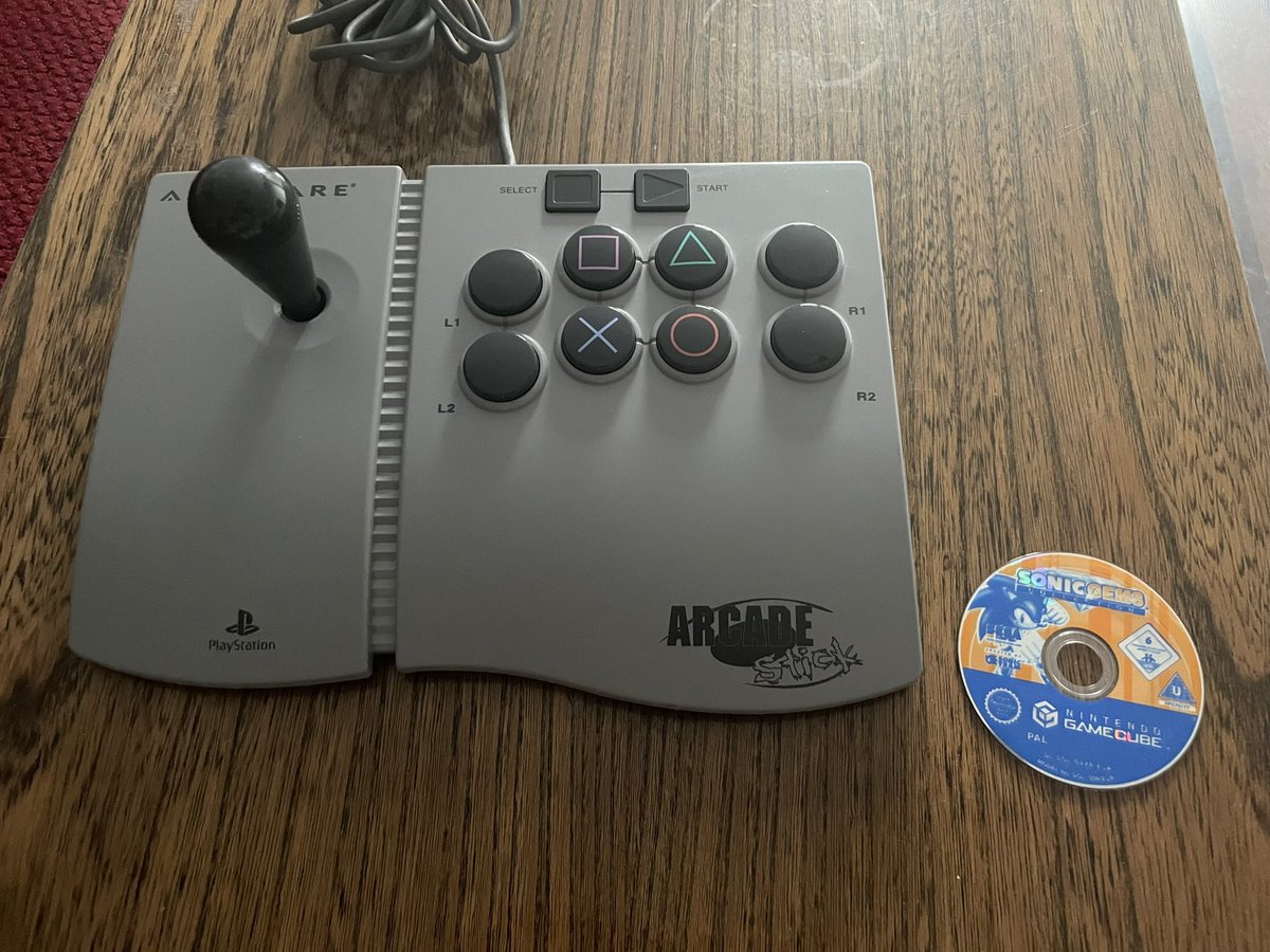 GazociaG's tweet photo. I officially declare Tuesday - the Garbage Stick Day. But in all honesty, after ~2h session of #darkstalkers - it's not THAT bad. Oh yeah - and there's #sonic #asciiware #playstation #gamecube #retrogaming #gamersunite https://t.co/cgdp70ID0b