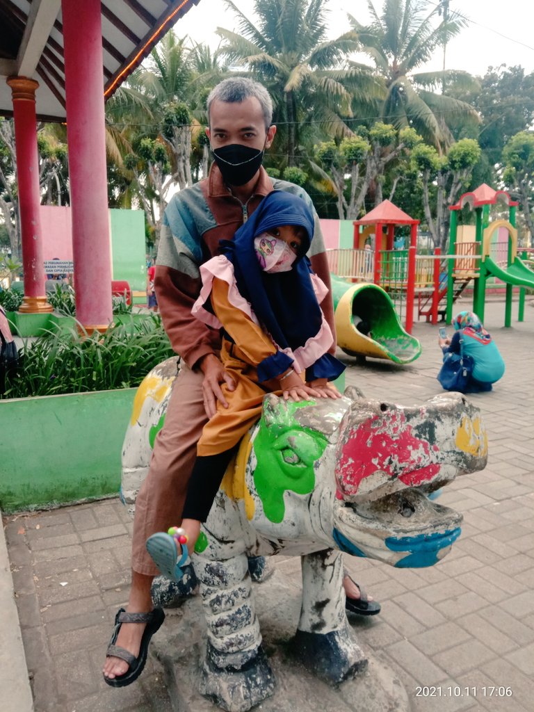 Yg ajak foto bapack nya 😅