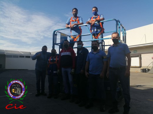 CIECapacitacion's tweet photo. 18 / octubre /2021  #Curso de #capacitación Operación segura de Plataformas Elevadoras Tipo Tijera. 
Empresa: Empacadora de #aguacate RV
 Planta: #Uruapan #Michoacán 
#CapacitaciónCIE #STPS https://t.co/PcCqsq7KzM