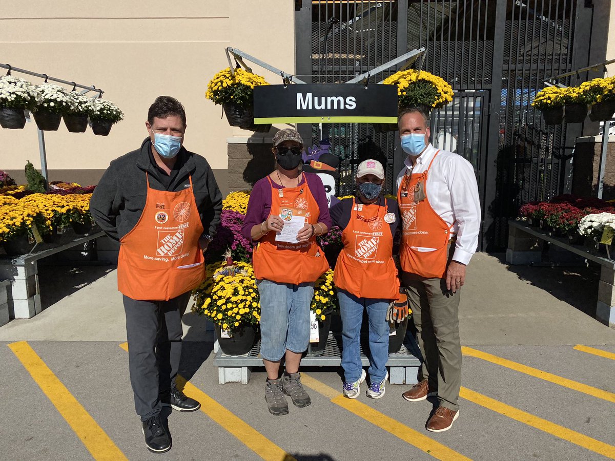 Jason02Thomas's tweet photo. #2315HomeDepot always great to see @Pat_Fischetti especially when he recognizes two outstanding associates Angie and Nancy! @EldredPeterson @rmathis333_rick @NealMattison @fore_amanda https://t.co/JRqVswfeId