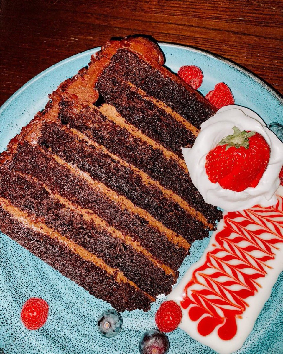 linkandpin's tweet photo. Have you tried our new 7-Layer Chocolate Cake yet? 🍫🍓🍰 • 📸 : @boozebitesandbxtches Come see what all the hype’s about!❤️ https://t.co/frbyYJQQPw