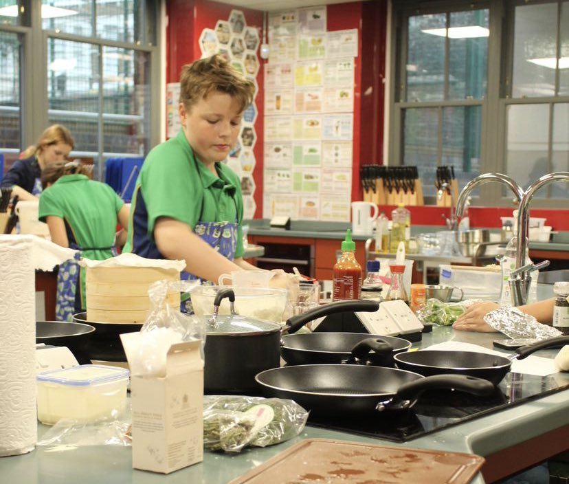 MaidaValeFood's tweet photo. Some more action shots of our #SBFutureChef #school heat yesterday. #maidavaleschool https://t.co/q2T4t6ZXvZ