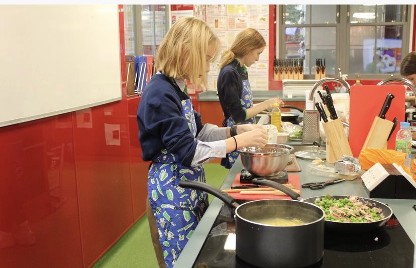MaidaValeFood's tweet photo. Some more action shots of our #SBFutureChef #school heat yesterday. #maidavaleschool https://t.co/q2T4t6ZXvZ