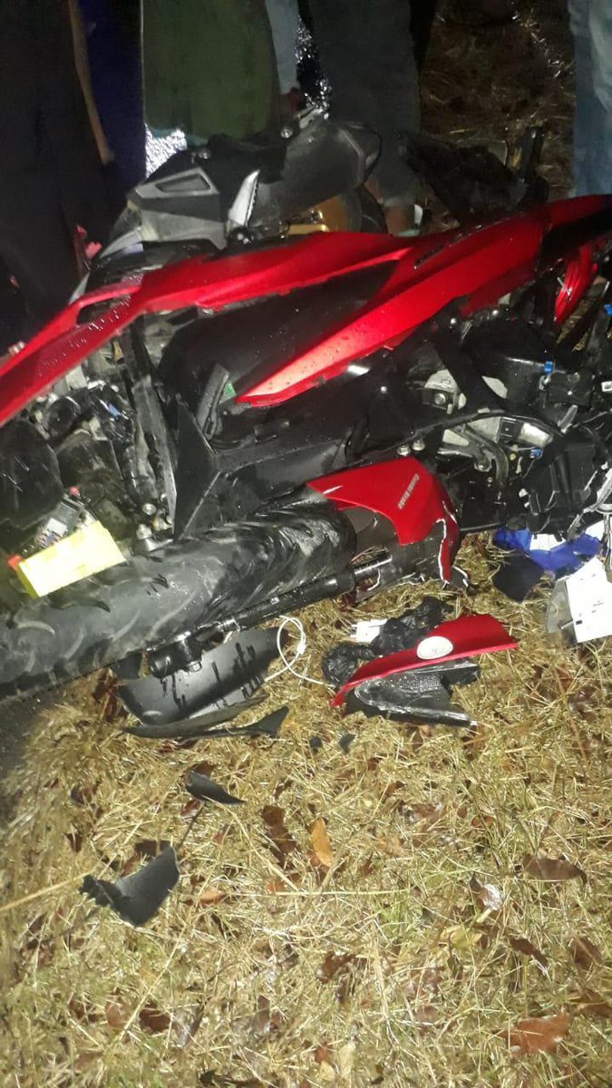 merapi_uncover's tweet photo. Urgent!
Terjadi tabrak lari dg lokasi Di Moyudan sleman sktr pkl 21.00 wib &amp; korban MD
Ciri2 mobil:
Avanza silver th 2009
Nopol B 1474 UFK
Dan nopol bagian depan tidak ada  ,Krn tertinggal Di TKP. 
Mohon bantuan rekan2 untuk Pantau Dan bila melihat bisa hub Kantor polisi terdekat https://t.co/qH7H2nZiWd