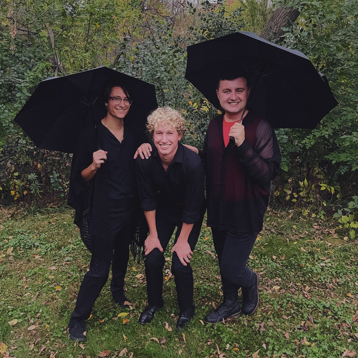 uwecimpromptu's tweet photo. It’s the Impromptu tenors blessing your feed today! 🙏🏻 they are here to tell you that you have four more days to secure your tickets to Extrav! 
• 
Purchase tickets at the link in our bio to see the tenors [AND] all the rest of Impromptu in action!! https://t.co/h0N9DQcrOR