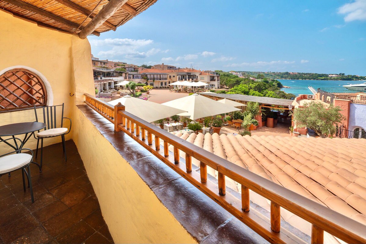 Our Premium rooms offer views, ranging from the relaxing pool to the vibrant Piazzetta of Porto Cervo and the glittering Marina. Decorated with Sardinian furnishing and featuring warm terracotta tiles, they set the mood for the perfect vacation in the heart of Costa Smeralda.