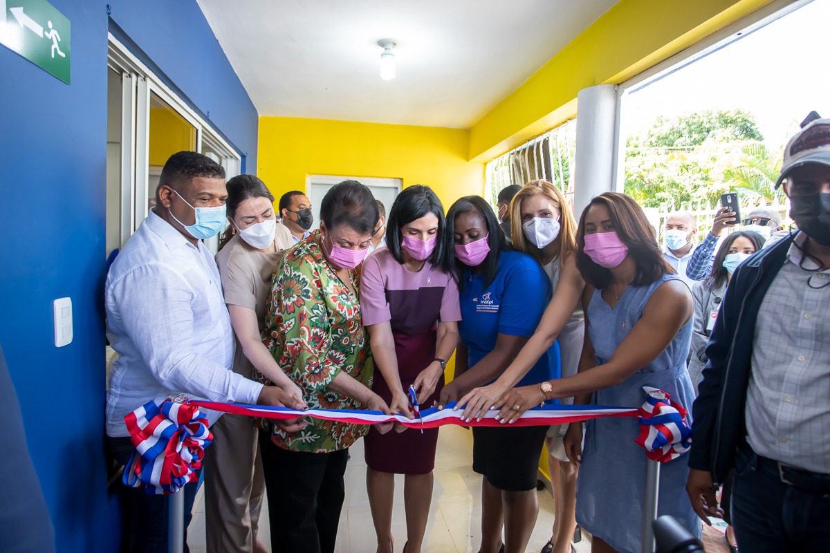 ¡Más atención integral! 
La primera dama <a href="/raquelarbaje/">Raquel Arbaje</a> y nuestra directora ejecutiva, <a href="/BesaidaSantana/">Besaida Santana de Baez</a>, inauguraron hoy un nuevo Centro de Atención Integral a la Primera Infancia (Caipi) para favorecer a niños y niñas del distrito municipal La Cuaba, en Pedro Brand. 
#InaipiRD