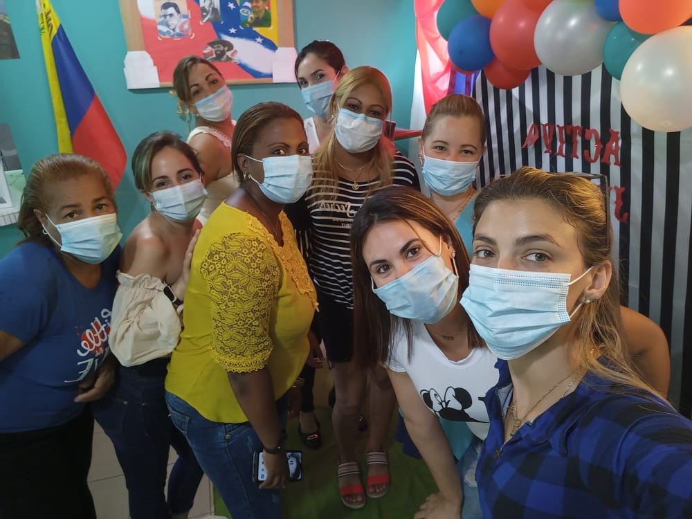 Cubacooperabol2's tweet photo. Se desarrolla en CDI @LloviznaLa Activo Juvenil de base, espacio oportuno para el debate e intercambio sobre temas de interés para la juventud cubana y revolucionaria de hoy. #ACubaPonleCorazón @AdanVillavicen5 @AnayansyPR @KeylerING  @cubacooperaven @Mayi53357937 @Katy48664637 https://t.co/N6413ptb9v
