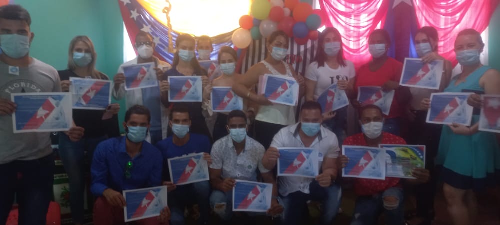 Cubacooperabol2's tweet photo. Se desarrolla en CDI @LloviznaLa Activo Juvenil de base, espacio oportuno para el debate e intercambio sobre temas de interés para la juventud cubana y revolucionaria de hoy. #ACubaPonleCorazón @AdanVillavicen5 @AnayansyPR @KeylerING  @cubacooperaven @Mayi53357937 @Katy48664637 https://t.co/N6413ptb9v