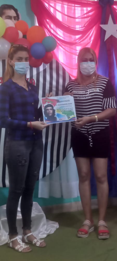 Se desarrolla en CDI @LloviznaLa Activo Juvenil de base, espacio oportuno para el debate e intercambio sobre temas de interés para la juventud cubana y revolucionaria de hoy. #ACubaPonleCorazón <a href="/AdanVillavicen5/">Adan Villavicencio Guzmán</a> <a href="/AnayansyPR/">Anayansy</a> <a href="/KeylerING/">Keyler</a>  <a href="/cubacooperaven/">Brigada Médica Cubana en Venezuela</a> @Mayi53357937 <a href="/Katy48664637/">Katy</a>