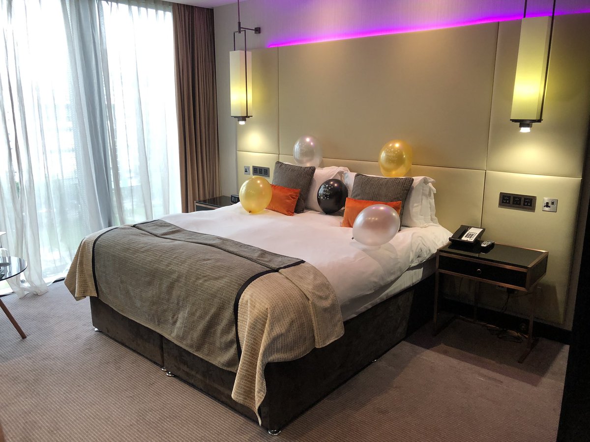 jowie's tweet photo. #Adam50 birthday xtravaganza, part deux: a night at the @Montcalm_RLH with spa, meal and cocktails… they gave us this amaaaazing room with view. Very happy boys 😊🤗🙌 https://t.co/63tr7867Zn