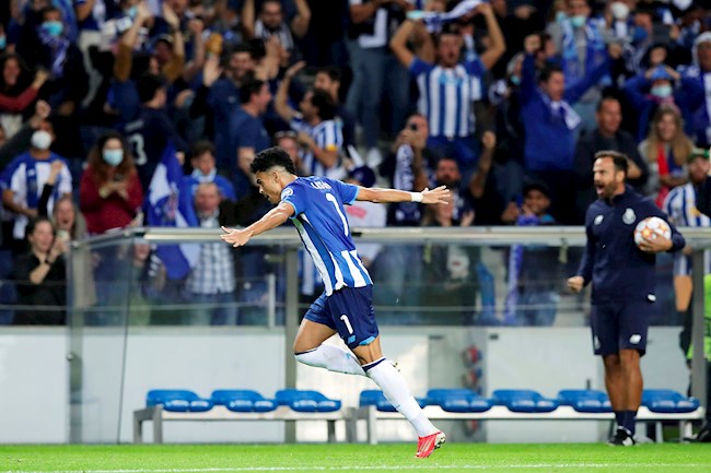 ElInformador_SM's tweet photo. El guajiro Luis Díaz le dio el triunfo al Porto contra el Milán https://t.co/kcRbjddSnG https://t.co/J603icV9Dx