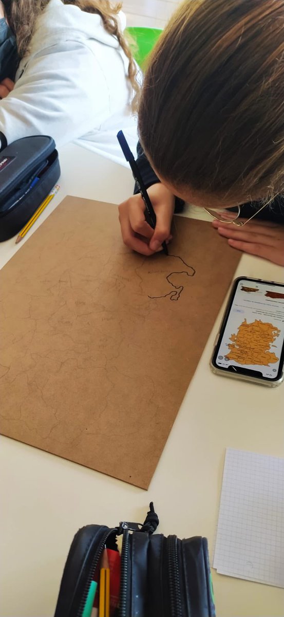FEDACXarxa's tweet photo. Conèixer per estimar!
Aprenem el nostre entorn més proper preparant un joc amb preguntes i accions sobre el Berguedà i els seus municipis. #berguedà #complementàries https://t.co/5yXaKGVfAw