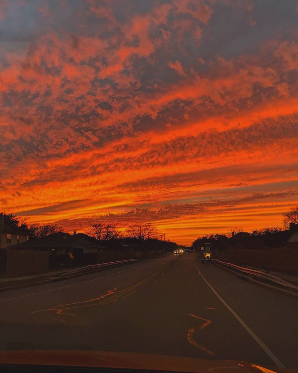 Exulansista's tweet photo. Confirmen que a todos nos encantan los atardeceres naranja. https://t.co/tfGK3EPlcn
