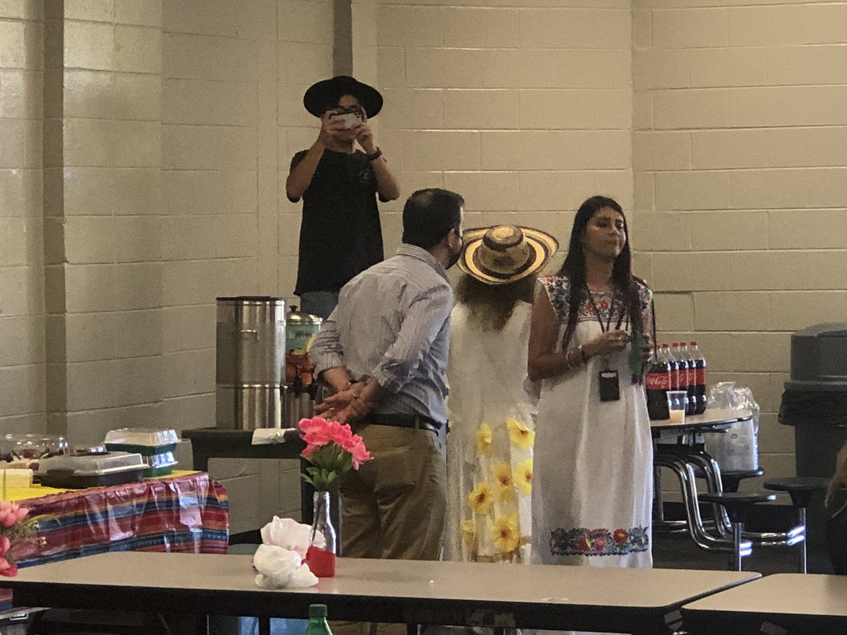 wag_coach's tweet photo. Notche Latina is in full swing in Sparta!  Such a great event our HoPe Club Hosts each year!  @whhs_hope @WH_Spartans @WHHS_SNN @WestHallHoPe @ruby_rubia @Hall_Schools #todayinsparta https://t.co/oh2oONYSkQ