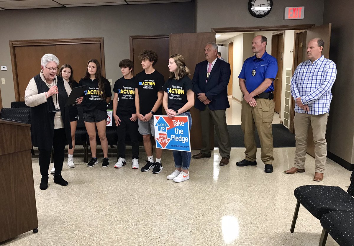 HvilleCityGov's tweet photo. COMMUNITY: During Monday’s Board of Aldermen meeting, Mayor Judy Bowman read a proclamation declaring Friday, October 22, 2021, as Buckle Up, Phone Down Day in Harrisonville. 
#ArriveAlive
(1/2) https://t.co/hZzWAvIDLK