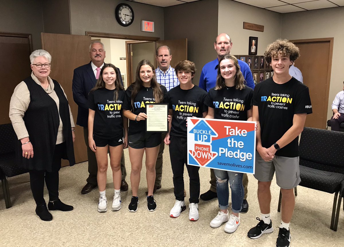 HvilleCityGov's tweet photo. COMMUNITY: During Monday’s Board of Aldermen meeting, Mayor Judy Bowman read a proclamation declaring Friday, October 22, 2021, as Buckle Up, Phone Down Day in Harrisonville. 
#ArriveAlive
(1/2) https://t.co/hZzWAvIDLK