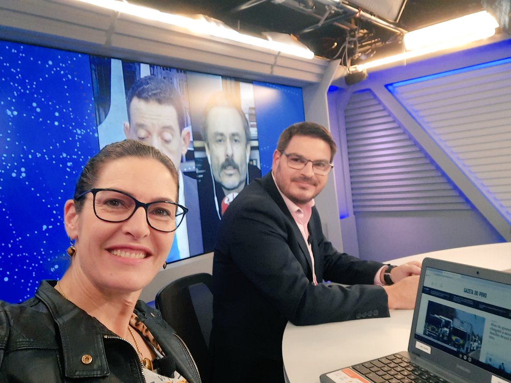 cristinagraeml's tweet photo. Não consegui avisar antes, mas olha que constelação hj no estúdio do #PingosNosIs da @JovemPanNews https://t.co/29gAAap0yN