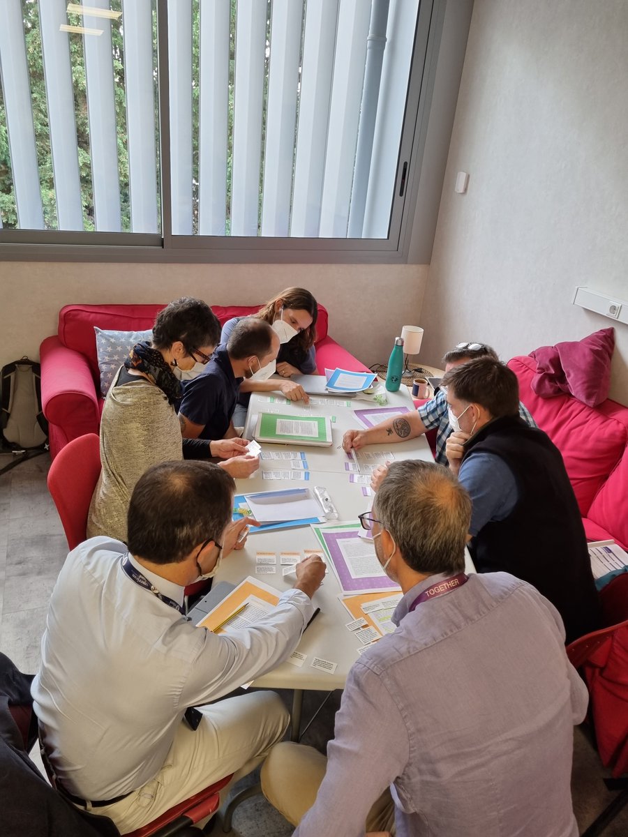 Such rich conversations today during the <a href="/ASBschool/">American School of Barcelona</a> social studies curriculum review! So exciting to unpack the C3 framework and envision potential inquiry experiences for students. Thanks for co-facilitating <a href="/profesorajennyk/">Jenny Killion</a>! Looking forward to working with <a href="/C3Teachers/">C3 Teachers</a> in Nov.