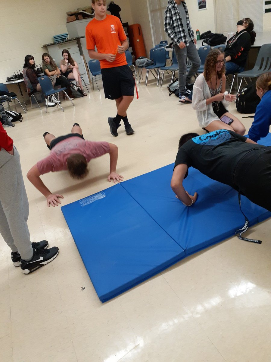 CJ1UHSTITANS's tweet photo. To be employable in the field of law enforcement, you must be physically fit. Fitness test are fun too.
#learningaskill @UHSChenoweth @VolusiaCTE @DeputyDye https://t.co/DT9G4IbLMe