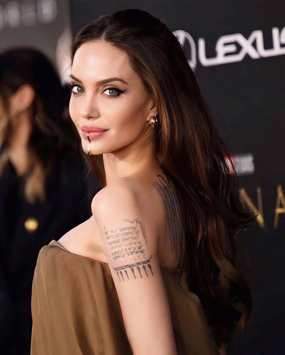 معشوقة القلوب انجلينا جولي من أحدث اطلالاتها.❤