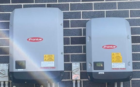CASESolar's tweet photo. #Tesla in #TwinCreeks
We just completed this project for our friends at Tempco
#ClenergyHollywood black racking, addition of 22 x 375 #Winaico Gemini Panels, additional #Fronius Inverter, and 2 brand new Tesla Powerwalls with backup
#CASEsolar
#PVsolar
#Sunfarmer https://t.co/VFKCCjcGTw