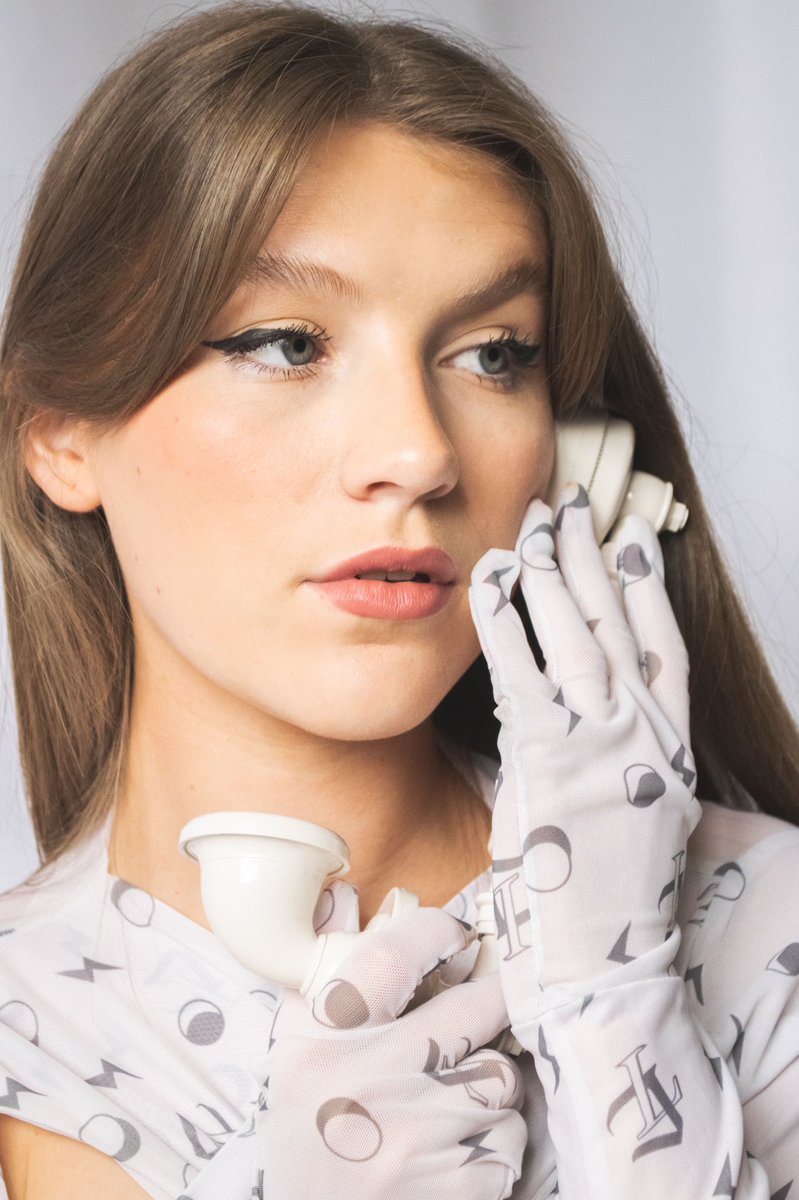 livydukesphoto's tweet image. Celebrating the release of ‘Self Control’ with a lil throwback to our most recent shoot. Get ready for @zoejordanhann’s new single out at midnight tonight! ✨

#selfcontrol #zoejordan #releaseday #portrait #promo #photography