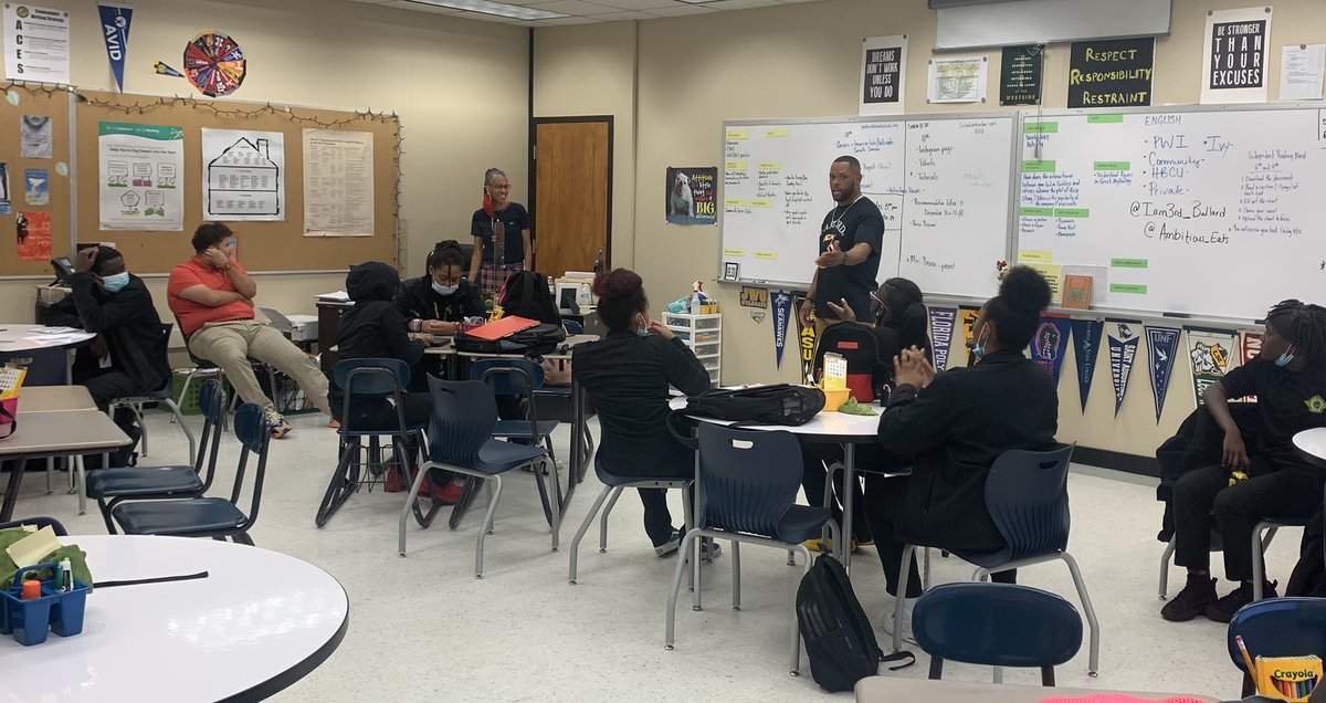 SirOxfordVI's tweet photo. I had a good day celebrating my birthday with my Commander family!!! Thank you for all the love @parkercr6, @EdwardHWhiteHi1, Mrs. Skipper, Mr. Ballard, and all my wonderful students!! I love what I do!! ✊🏾 https://t.co/SuxjRFiDHt