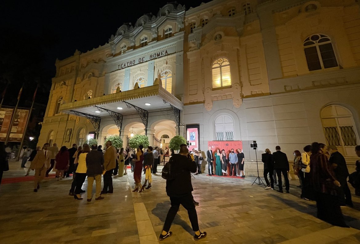 miriamguard's tweet photo. Noche de reencuentros donde la magia de las artes escénicas nos ha vuelto a regalar felicidad. 

La cultura es segura.Apoyemos entre todos a las industrias creativas y. 

Enhorabuena @MurciaaEscena y a todos los premiados y a todo el talento de la Región. 

#Premiosazahar 2021 https://t.co/VWZFK6Vh1h