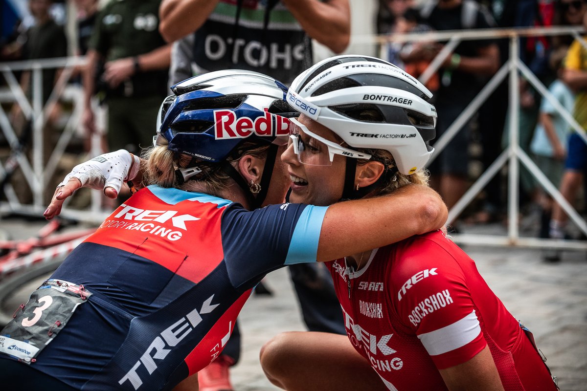 TrekRaceShop's tweet photo. The image says it all. 2021 was a banner year for @TrekFactoryXC, and a family atmosphere made all the difference. 

Let @jolandaneff explain: https://t.co/tTJYdz2nIK https://t.co/PEduHAxb8R