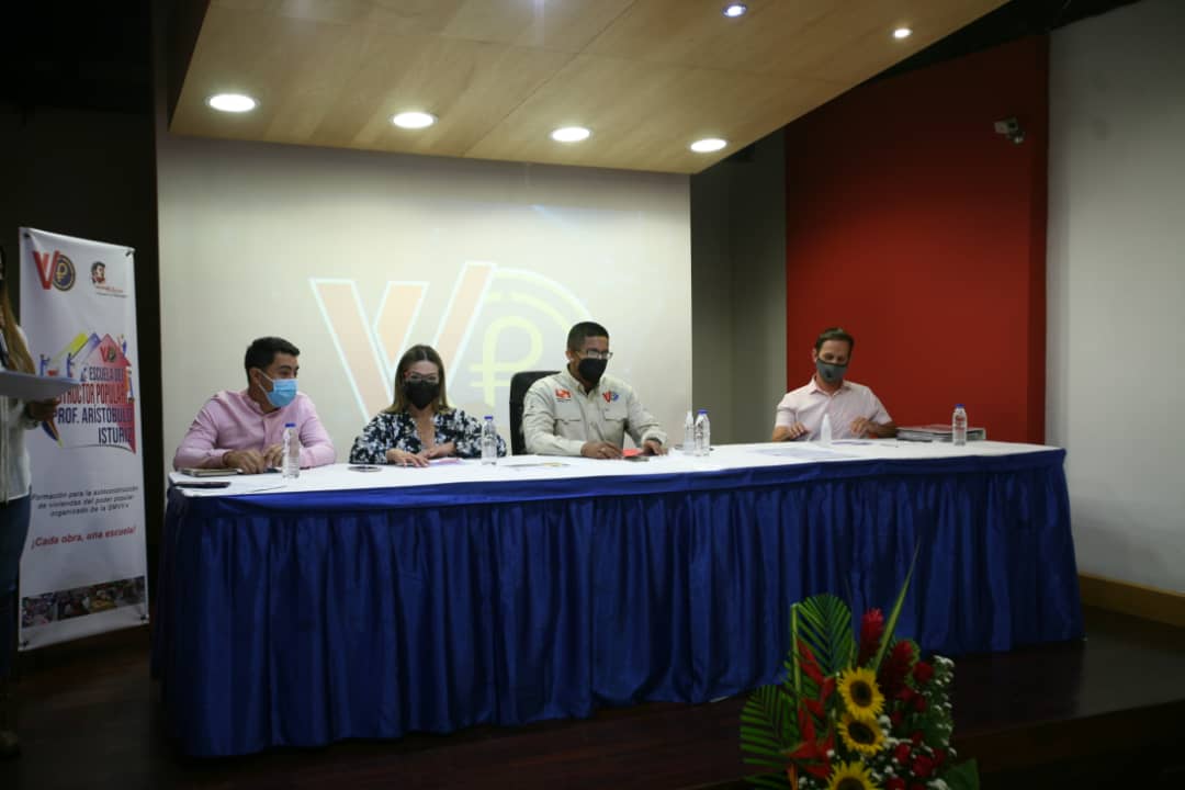 #AHORA || Min. <a href="/IMVillarroel1/">Moisés V</a>: El día de hoy hemos culminado la Primera Cohorte de el curso de constructores populares de vivienda, de nuestra Escuela del Constructor Popular Aristóbulo Istúriz.