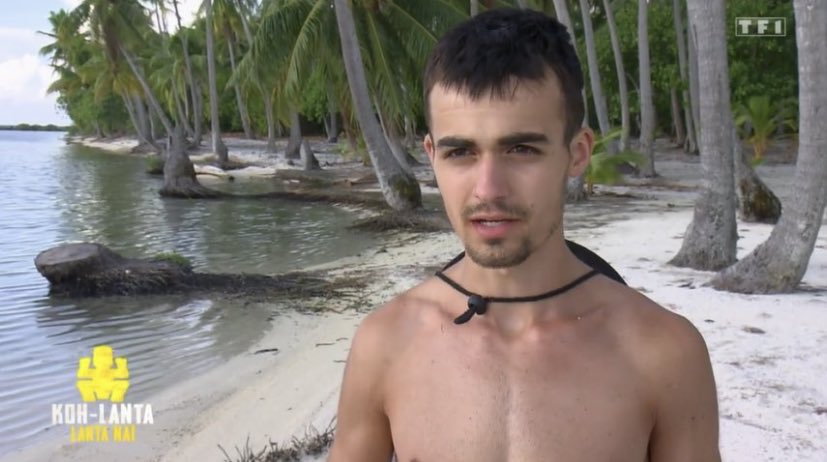 LouppeAlessio's tweet photo. - Tout le camp en guerre mondiale : Sam :  « là avec mon copain Loïc on va faire des châteaux de sable en 2spi »
#KohLantaLaLegende  #KohLanta  #KohLanta2021 https://t.co/T0NAzUqZs8