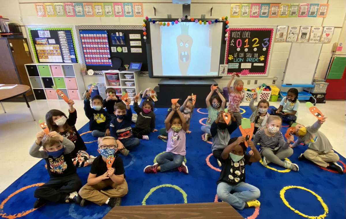 kinder_cuties's tweet photo. After listening to “Creepy Carrots” and making some awesome 🔗✨text to self connections✨🔗, we made our own creepy carrots! #LionPride https://t.co/96wE9N28Uj