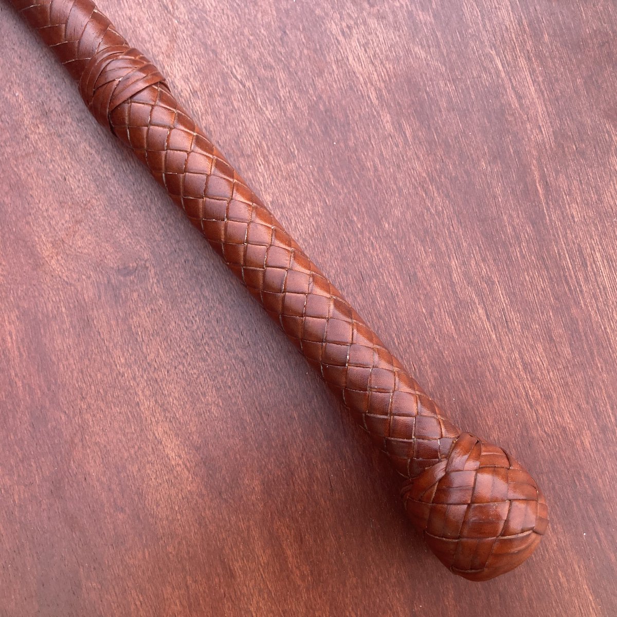 swordguybuilds's tweet photo. A 7 foot Gladius bull whip in saddle tan, on the In-Stock page now. The strands on this whip came out just a little bit smaller than I intended, but I love what it did for the look!
.
.
#whip #whips #leatherwhip #gladiusbullwhip #torrancefisher #swordguybuilds #leatherbraiding https://t.co/IPhGRWrzYt