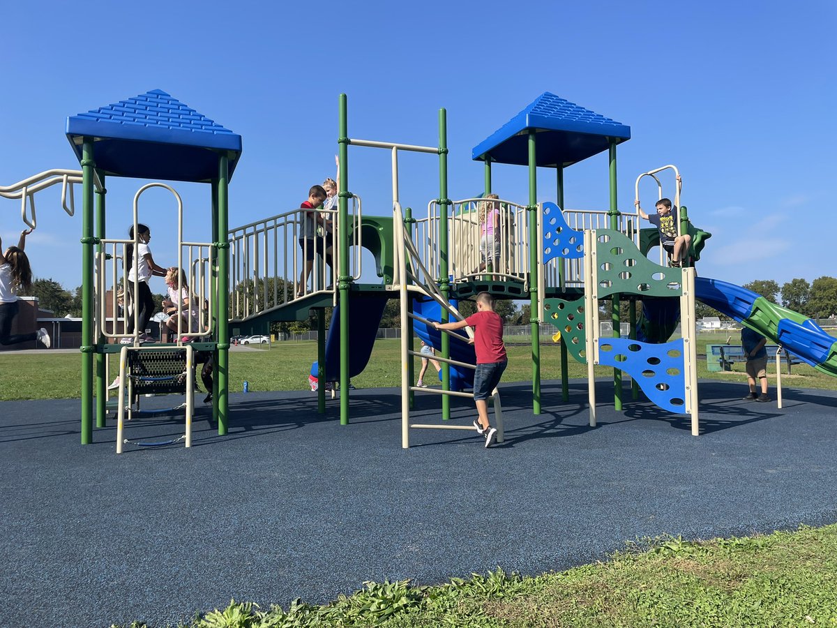 paliotta_s's tweet photo. My class loves being able to get outside after a busy day of learning.❤️ https://t.co/lrLtMwUoP0