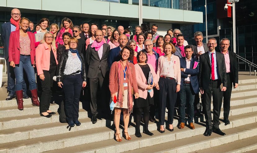 Estelle Guyon Abinal (@guyonabinal) on Twitter photo 🎀Les managers du Secrétariat Général et de l’Audit <a href="/AXAFrance/">AXA France</a> en rose pour dire leurs pensées aux femmes touchées et pour soutenir l’Institut Curie.
#AXAAtoutCoeur #AXAOctobreRose
La prévention est clef, prenons le temps pour notre santé. 🎀Les managers du Secrétariat Général et de l’Audit <a href="/AXAFrance/">AXA France</a> en rose pour dire leurs pensées aux femmes touchées et pour soutenir l’Institut Curie.
#AXAAtoutCoeur #AXAOctobreRose
La prévention est clef, prenons le temps pour notre santé.