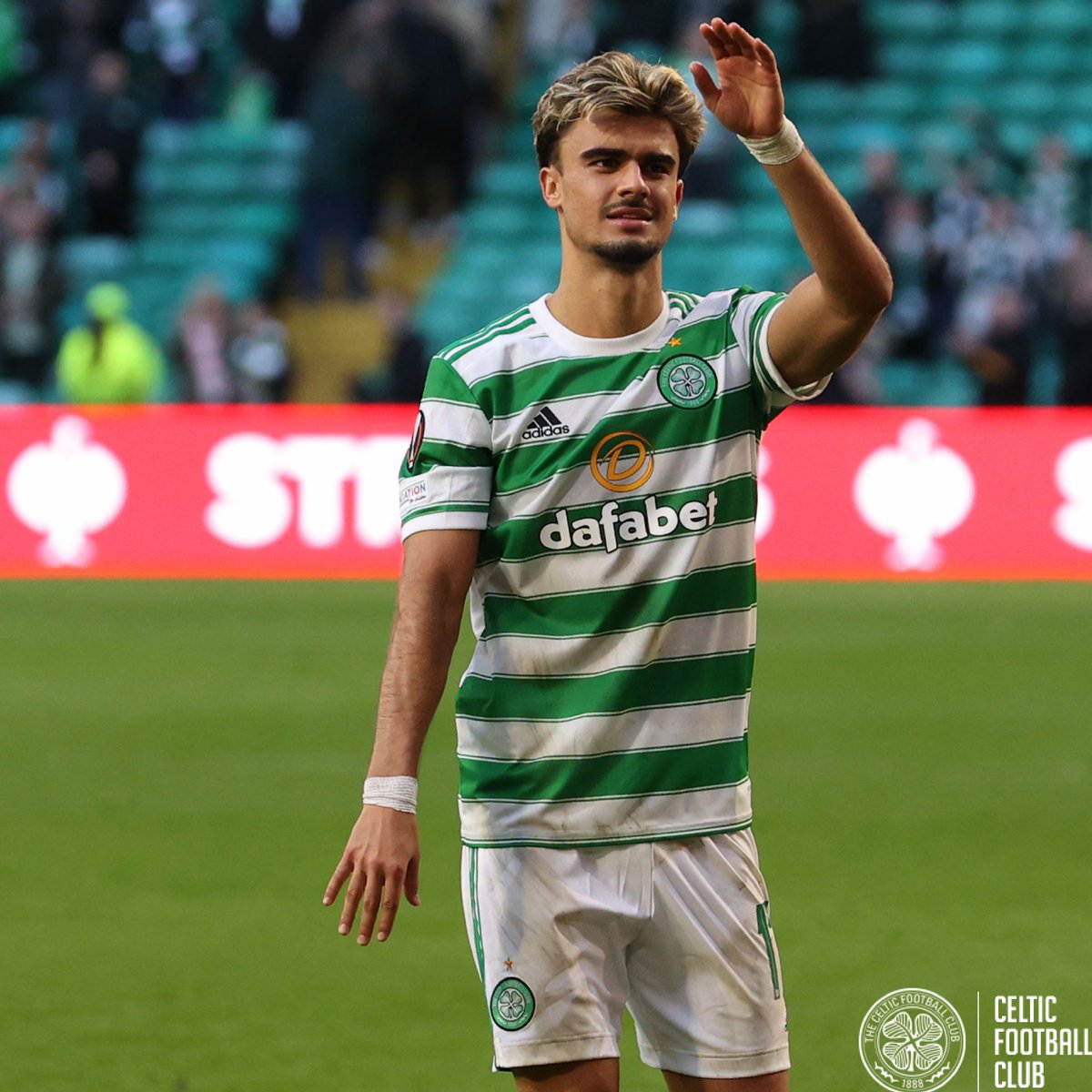 CelticFC's tweet photo. 🍀 Tuesday afternoon delight 💥 

#UEL | #CELFER | #COYBIG 🟢⚪️ https://t.co/QipB2nDPTV