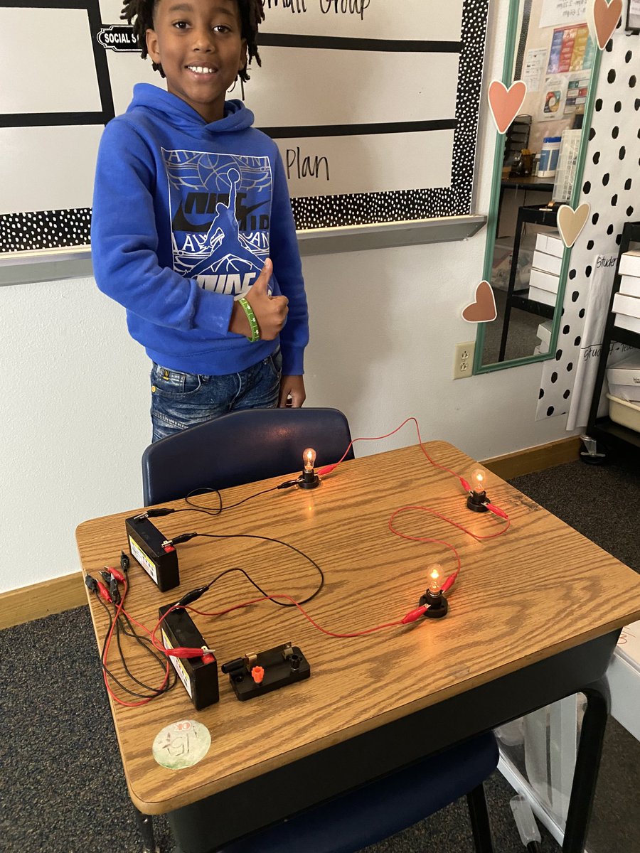 liz_duban's tweet photo. 5th graders ⁦⁦@SouthridgeES⁩ wearing their electrical engineer hats as they created various closed circuits with Justin from ⁦@CoServ⁩!! Thank you for an awesome experience!💡🔋#LISDScience https://t.co/4JrhNLJNFG