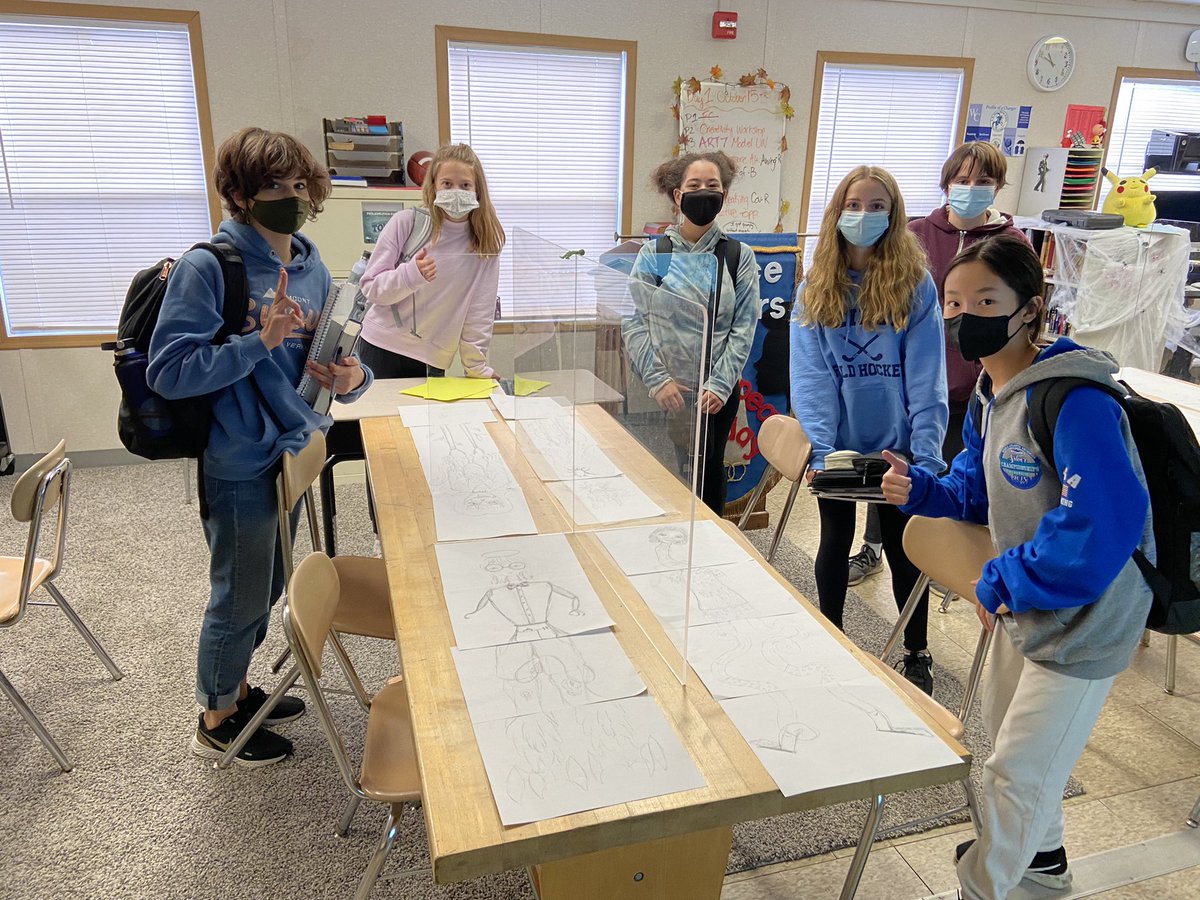 9th_period's tweet photo. Good time yesterday! Getting into some holiday spirit a bit early. #CreativityWorkshop #MuralArtsProject https://t.co/yUXq5GGqyc