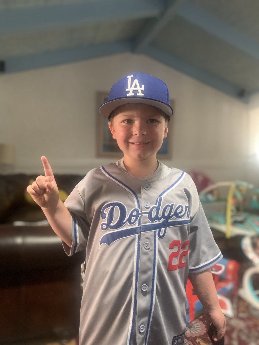 bunnyworks's tweet photo. @KTLAMorningNews #KTLADodgers  let’s go Dodgers 💙💙💙💙💙 we love LA https://t.co/d0z9BTatBh