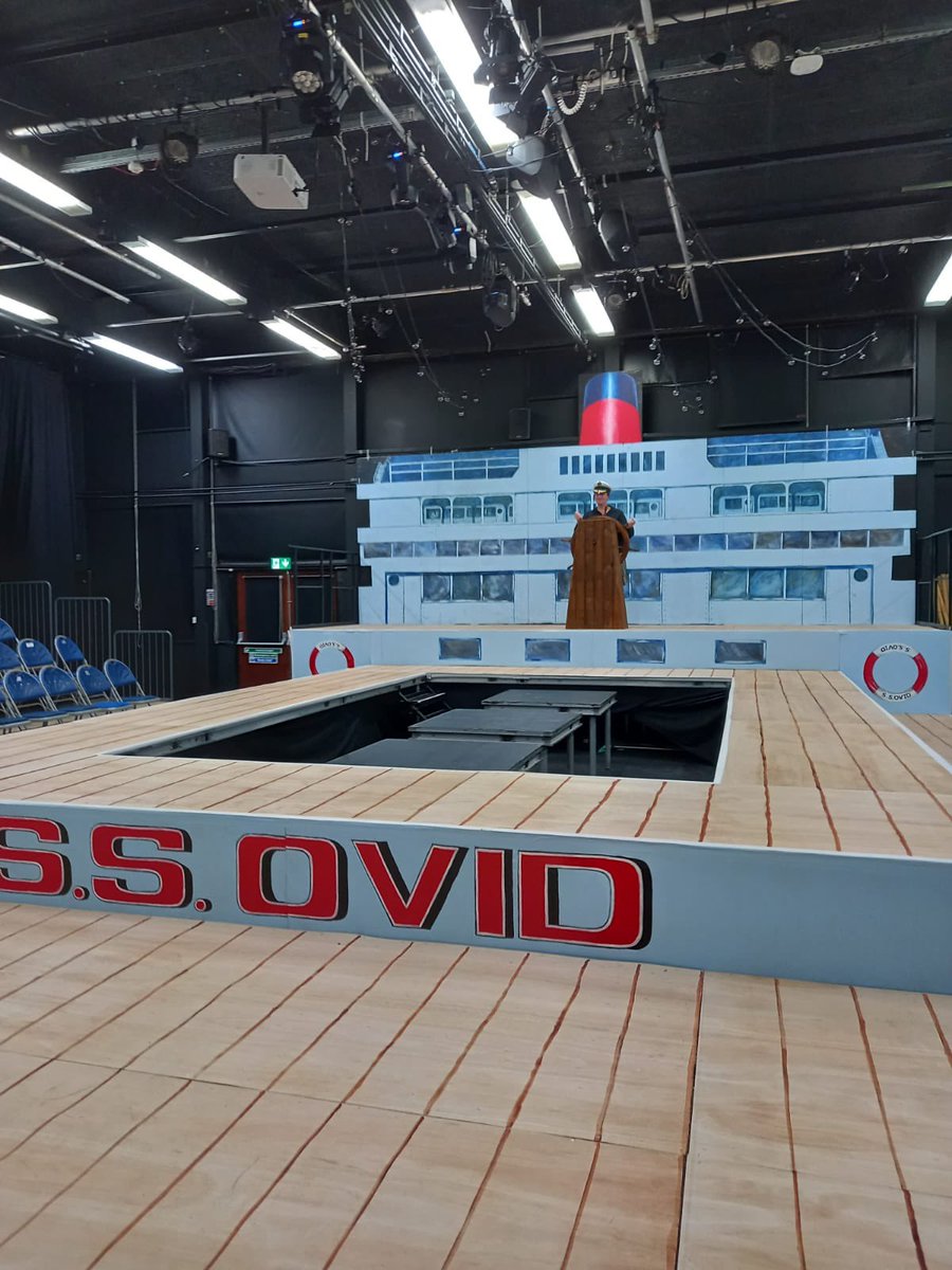 aimosutcliffe's tweet image. When the pupils are away the staff will play 🤣 #schoolperformance #captain