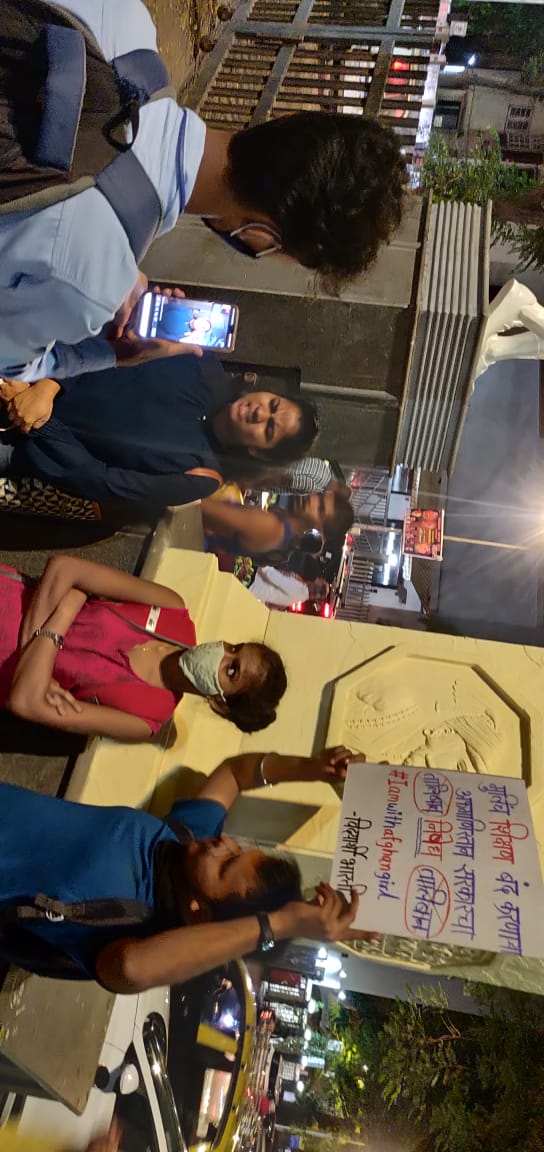 Vidyarthibharti's tweet photo. जी परिस्थिती अफगाणिस्तान वर आली आहे ती इतर देशांवर यायला जास्त वेळ लागणार नाही.. आज विद्यार्थी भारताने शिवाजी पार्क(दादर)येथे जाऊन तरुणांना गोष्टीच गांभीर्य समजावलं व निषेध नोंदवला.तालिबानी सरकार चा जाहीर निषेध.#iamwithafgangirl #vidyarthibharti @Vidyarthibharti 
@ganai_pooja https://t.co/HmUBsF31iF