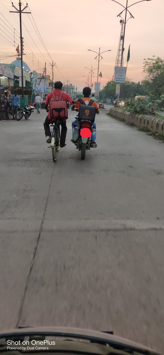 panjwani35's tweet photo. Yuhi kat jaayega safar saath chalane se. Ki manjil aayegi nazar saath chalane se.@swiggy_in @zomato https://t.co/F72SZC9Hac