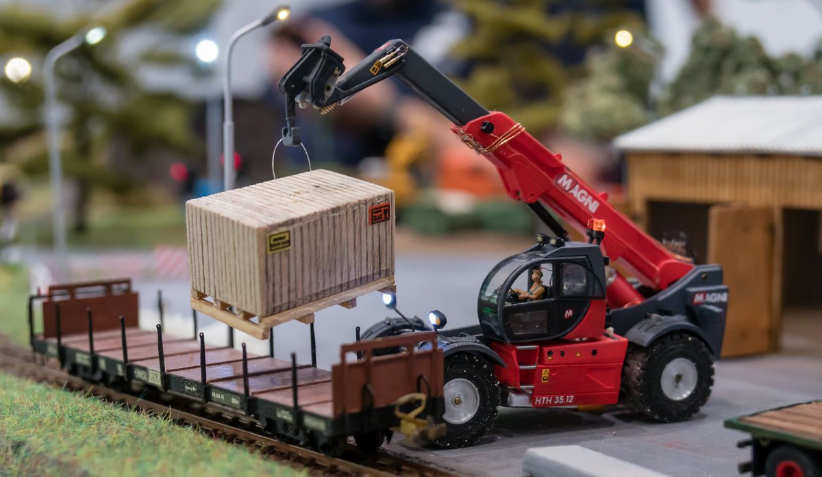 der_theoretiker's tweet photo. @Magni_TH it is done. a working radio controlled #telehandler #MAGNI HTH 35.12 in scale 1:87 #Teleskopstapler #H0 #Mikromodell #1zu87modellbau #Shapeways #microrc #tinyrc #3dprint https://t.co/UlPKXX5ZP0