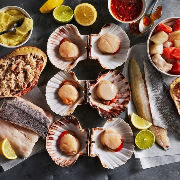 RickSteinRest's tweet photo. Order a Stein's Online Fishmongers large fish box straight to your door 🐟 The box includes this fab selection of fish, some to enjoy straight away and more to freeze for the future - the possibilities are endless... Choose your delivery date here: https://t.co/yrmcz7F7Jn https://t.co/BBU2oy0abn