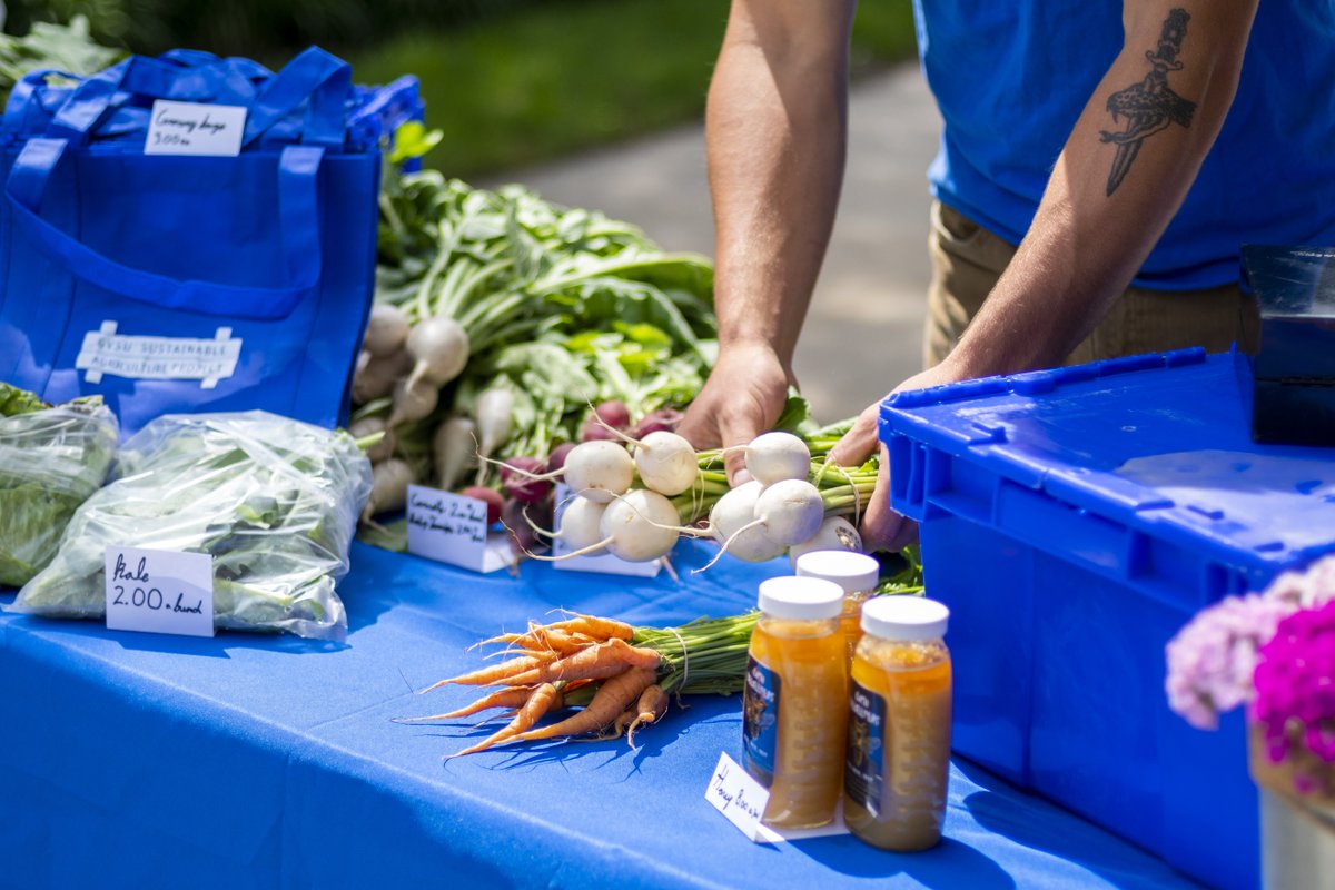 GVSUFarmMarket's tweet photo. Be like @phillygvpres and go check out @gvsusap at the Farm Stand tomorrow! 🤩🌱🍯 Tomorrow is the LAST DAY to grab fresh produce at the Farm Stand. Stop by the clocktower from 10am-2pm to get yours. https://t.co/hzWPUd1n3Z